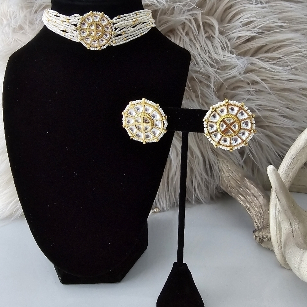 Elegant White and Gold Women's Jewelry Set